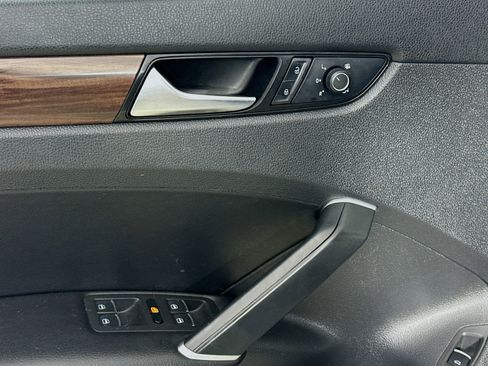 Used 2022 Volkswagen Passat 2.0T image 22