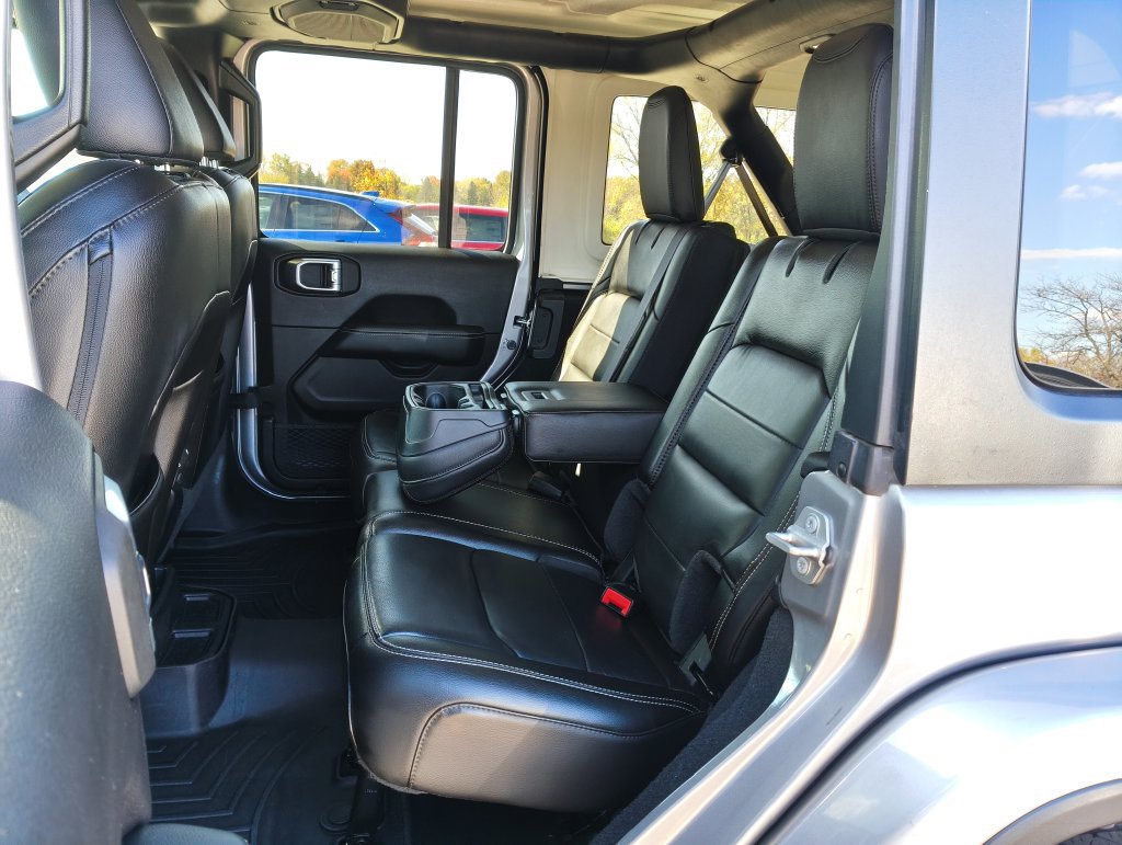 Used 2020 Jeep Wrangler Unlimited Sahara AWD/4WD image 8