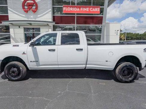 Used 2022 RAM 3500 Tradesman w/ Chrome Appearance Group AWD/4WD image 3