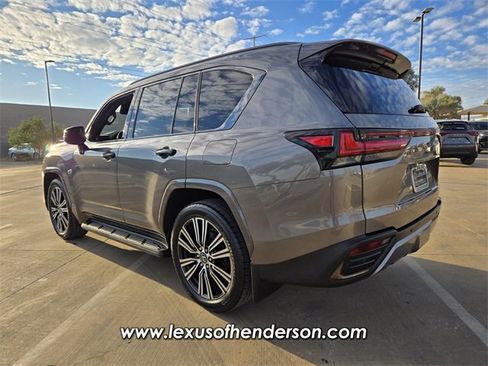 Used 2024 Lexus LX 600 4WD w/ Luxury Package image 4