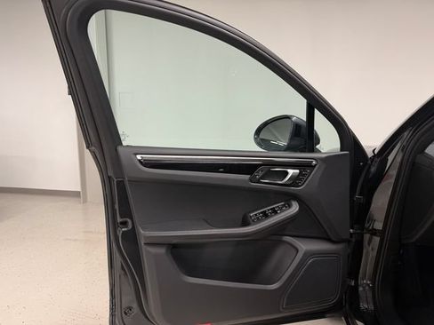 Certified 2023 Porsche Macan S AWD/4WD image 34
