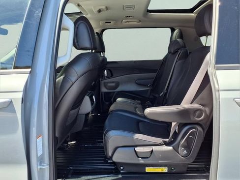 Used 2025 Kia Carnival SX FWD image 22