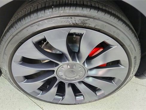 Used 2025 Tesla Model Y Performance image 58
