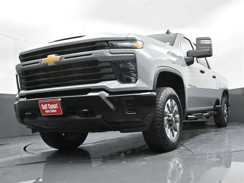 Used 2025 Chevrolet Silverado 2500 Custom w/ Custom Value Package image 30