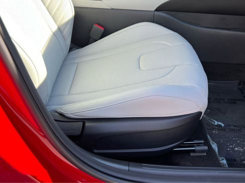 Certified 2026 Hyundai Elantra Limited FWD image 18