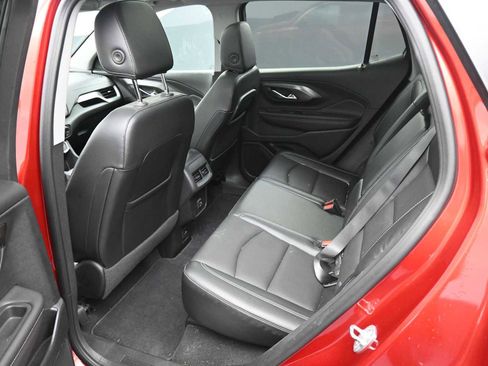 Used 2023 GMC Terrain SLT image 25