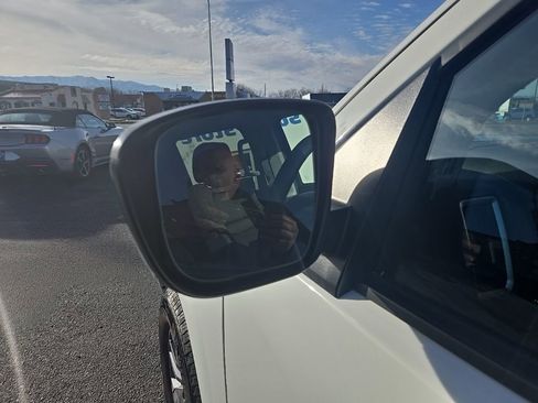 Used 2025 Nissan Frontier SV w/ SV Convenience Package image 34