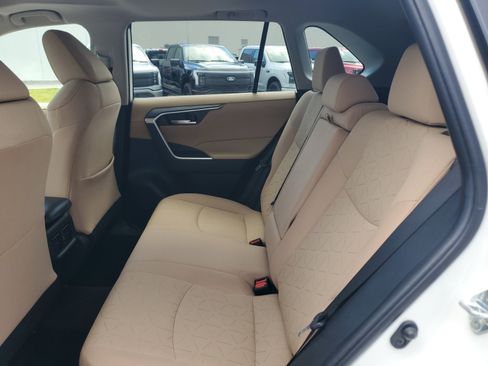 Used 2022 Toyota RAV4 XLE image 14