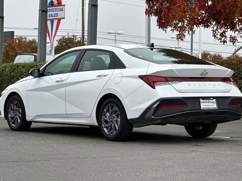 Used 2024 Hyundai Elantra SEL image 6