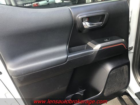 Used 2019 Toyota Tacoma TRD Off-Road image 18