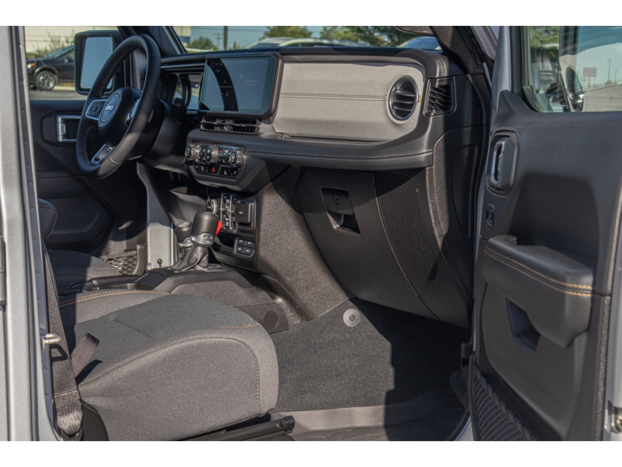 Used 2024 Jeep Wrangler Unlimited Sahara AWD/4WD image 10