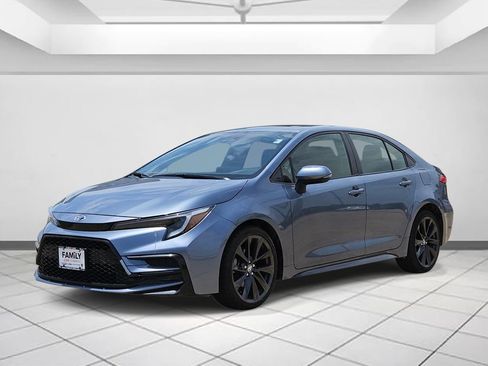 Used 2024 Toyota Corolla SE w/ SE Premium Package FWD image 3
