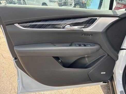 Used 2024 Cadillac XT6 Premium Luxury w/ Technology Package FWD image 7