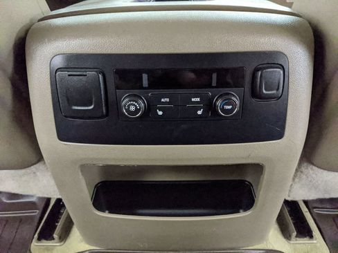 Used 2016 GMC Yukon SLT w/ Enhanced Security Package AWD/4WD image 17