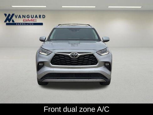 Used 2023 Toyota Highlander Platinum FWD image 2