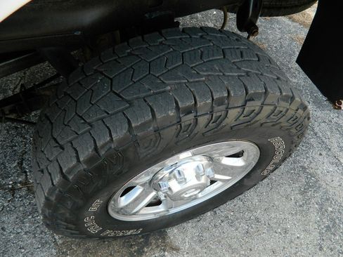 Used 2018 RAM 2500 Tradesman w/ Chrome Appearance Group image 10