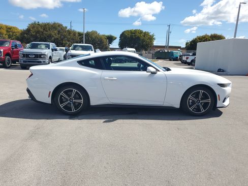 Used 2025 Ford Mustang Coupe image 4