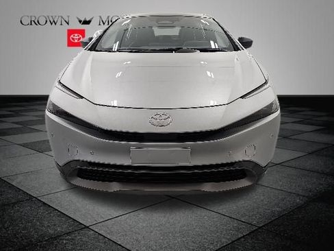 Used 2024 Toyota Prius XLE FWD image 2