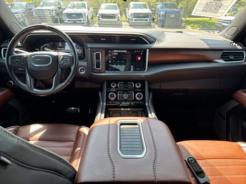 Used 2023 GMC Yukon Denali Ultimate AWD/4WD image 10