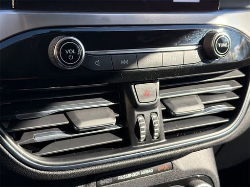 Used 2022 Ford Escape Titanium image 27