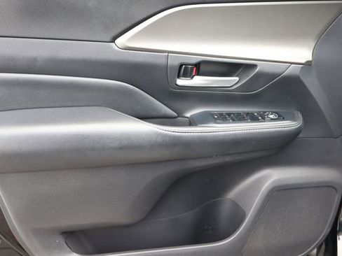 Used 2024 Toyota Grand Highlander FWD image 11