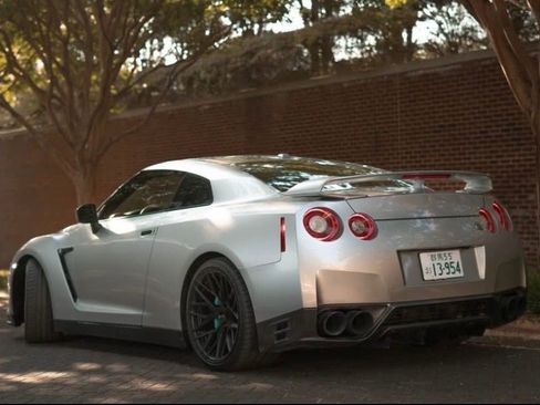 Used 2015 Nissan GT-R Premium image 7