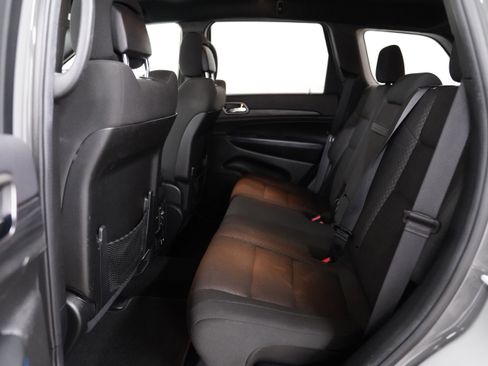 Used 2019 Jeep Grand Cherokee Laredo image 5