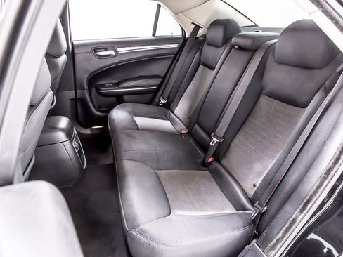 Used 2020 Chrysler 300 Touring w/ Sport Appearance Package image 31