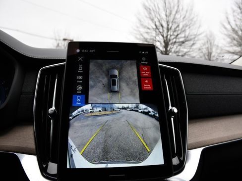 Certified 2025 Volvo XC90 B6 Plus image 12