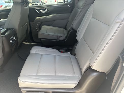 Used 2021 GMC Yukon XL SLT w/ SLT Luxury Plus Package AWD/4WD image 9