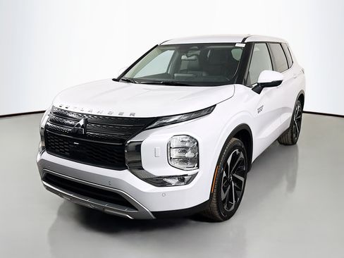 Used 2024 Mitsubishi Outlander SE image 4