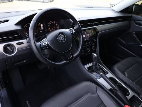 Used 2020 Volkswagen Passat 2.0T SE w/ Sunroof Package FWD image 18