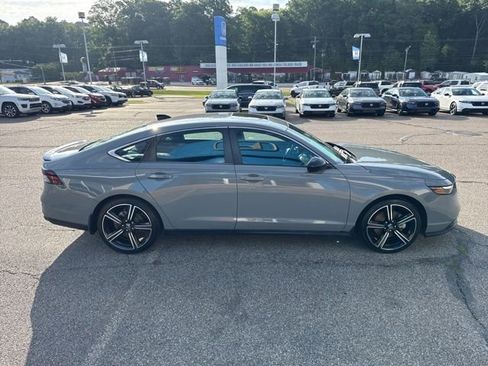 Used 2023 Honda Accord Sport image 4