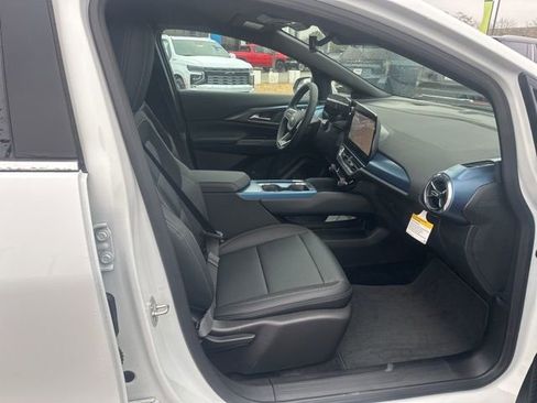 New 2026 Chevrolet Equinox EV LT image 32