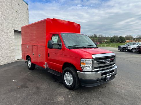 New 2026 Ford E-350 and Econoline 350 Super Duty w/ Interior Upgrade Package RWD image 16
