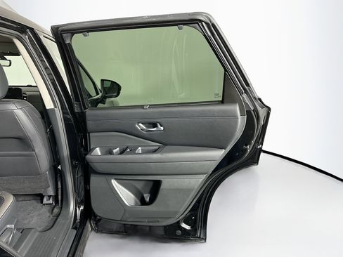 Used 2025 Nissan Pathfinder SL image 32