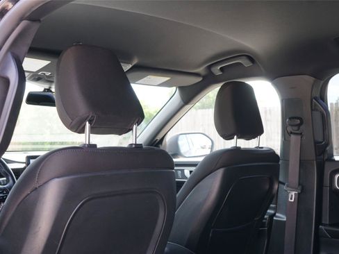 Used 2020 Ford Explorer XLT w/ Comfort Package RWD image 20