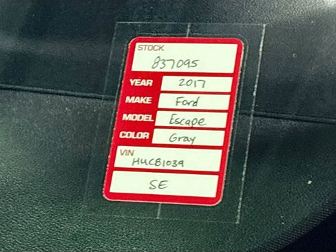 Used 2017 Ford Escape SE image 24