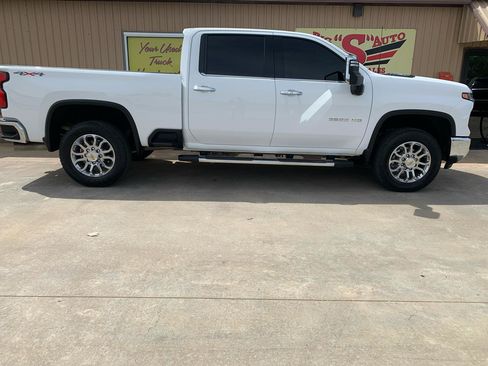 Used 2025 Chevrolet Silverado 2500 LTZ w/ LTZ Convenience Package AWD/4WD image 6