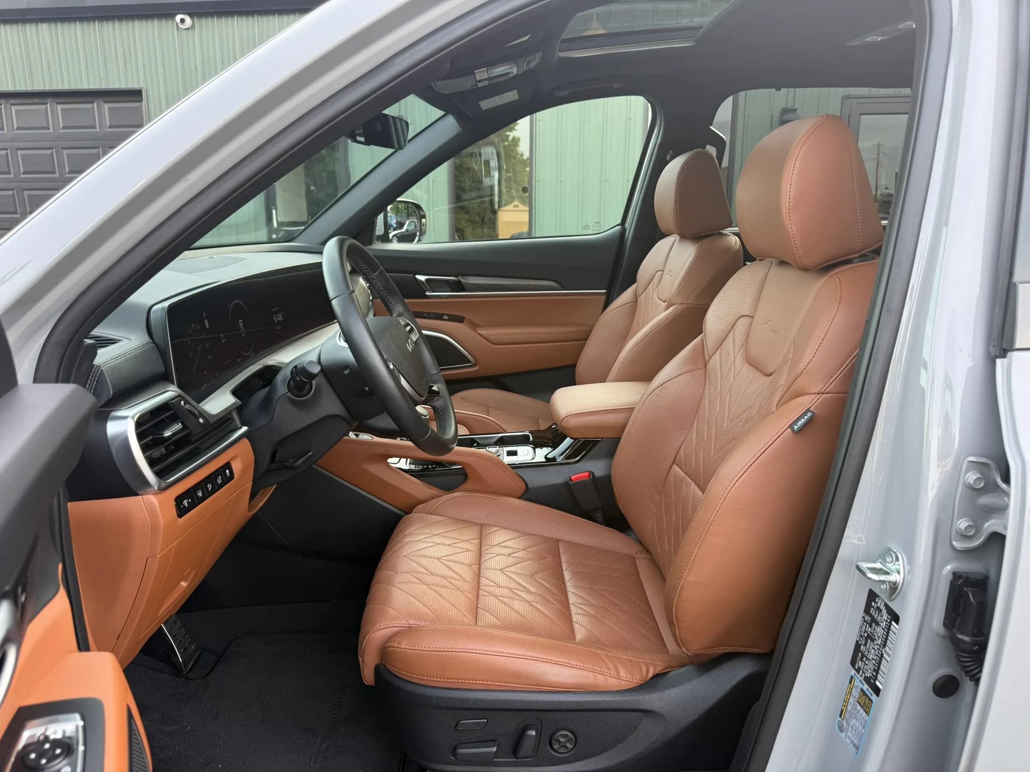 Used 2025 Kia Telluride SX X-Line AWD/4WD image 2