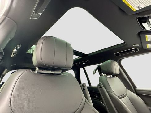 New 2026 Land Rover Range Rover SE image 18