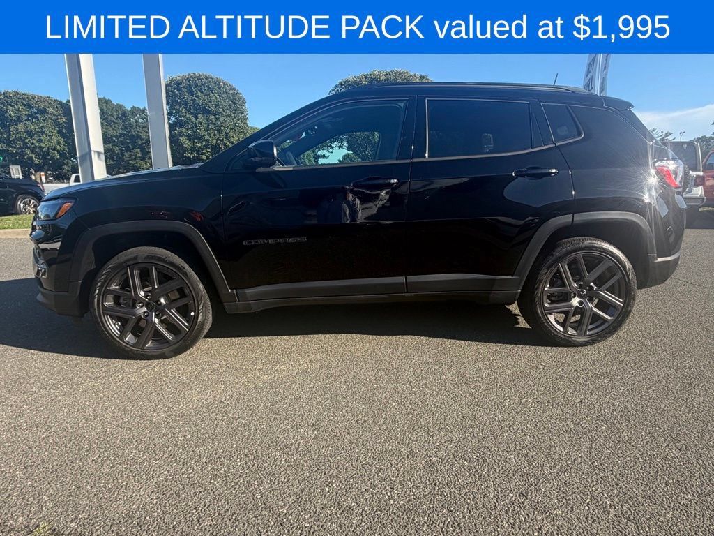 Used 2025 Jeep Compass Limited w/ Sun & Sound Group AWD/4WD image 2