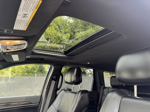 Used 2019 Jeep Grand Cherokee Altitude image 10