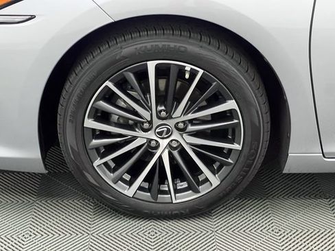 Certified 2025 Lexus ES 300h w/ Premium Package FWD image 23