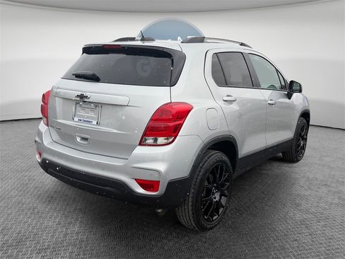 Certified 2022 Chevrolet Trax LT w/ Driver Confidence Package image 3