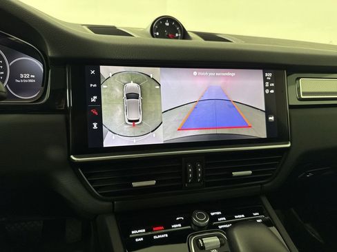 Certified 2023 Porsche Cayenne Platinum Edition image 30
