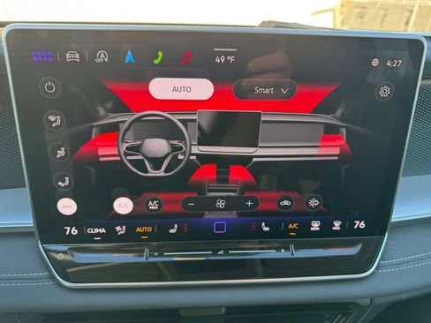 New 2025 Volkswagen Tiguan SE image 18