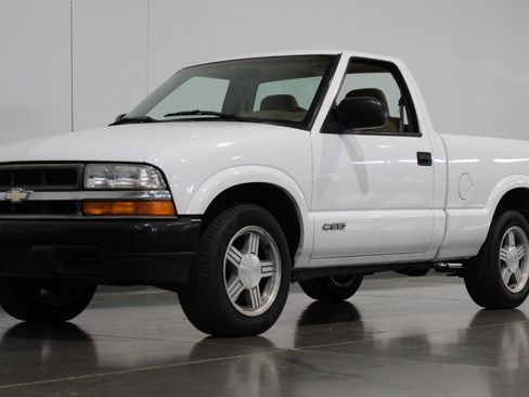 Used 1998 Chevrolet S10 Pickup 2WD Regular Cab image 38