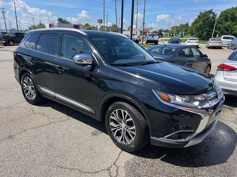 Used 2018 Mitsubishi Outlander SE image 4