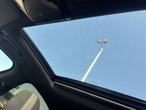 Used 2025 BMW 330i xDrive Sedan AWD/4WD image 25